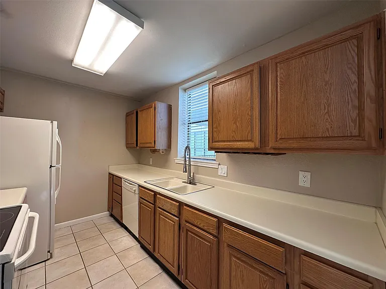 2409 Leon St #205 — Photo 6