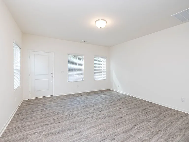 436 Kinnerton Pl — Photo 2