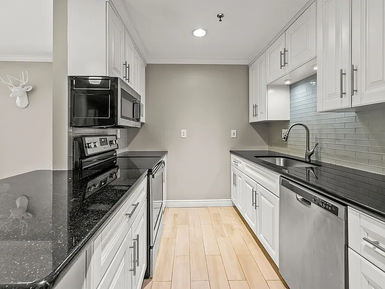 180 Washington St #5 — Photo 3
