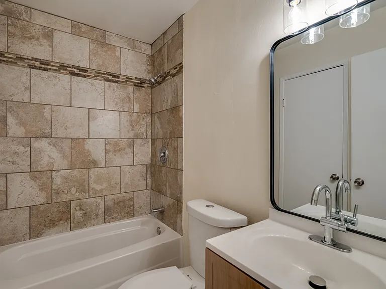 1444 S 45th St — Photo 14