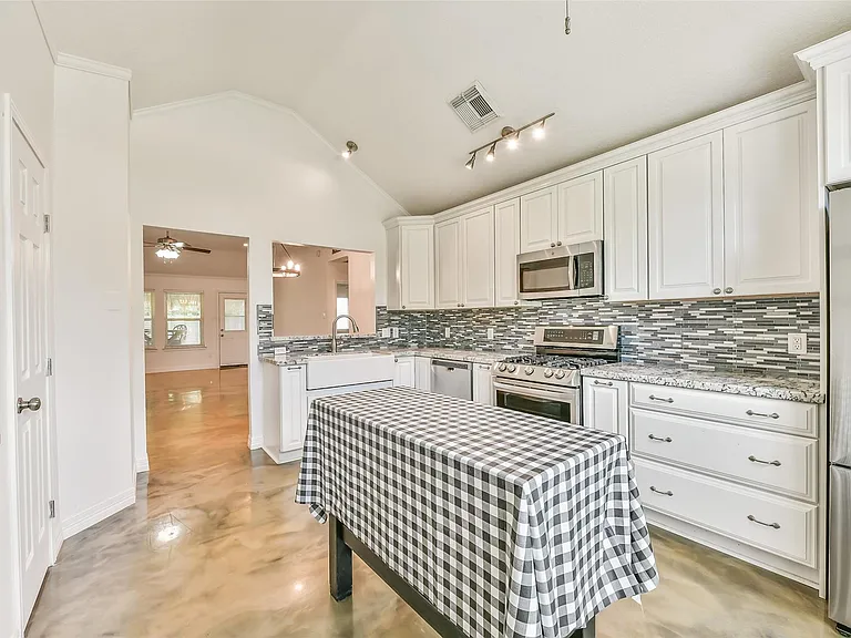 515 Valley Dr — Photo 10