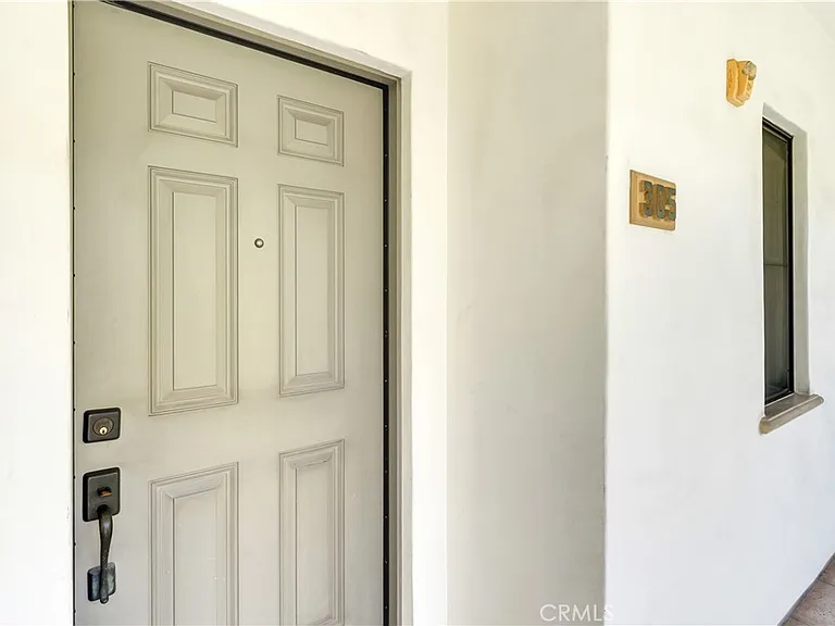 333 N Hill Ave #305 — Photo 3