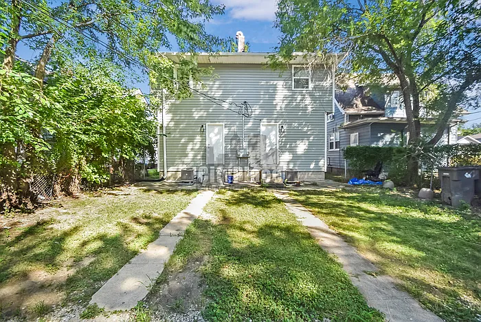 3 bed, 1.0 bath, 1264 sqft, $1,195 — Photo 3