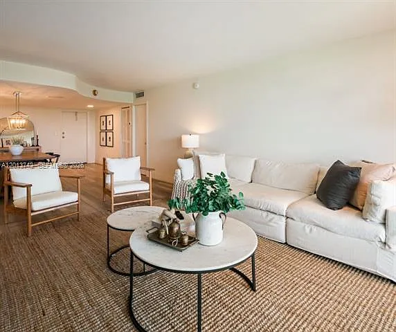 210 Sea View Dr #501 — Photo 2