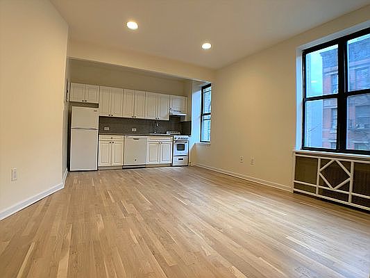 2nd image of 355 W 51st St APT 41