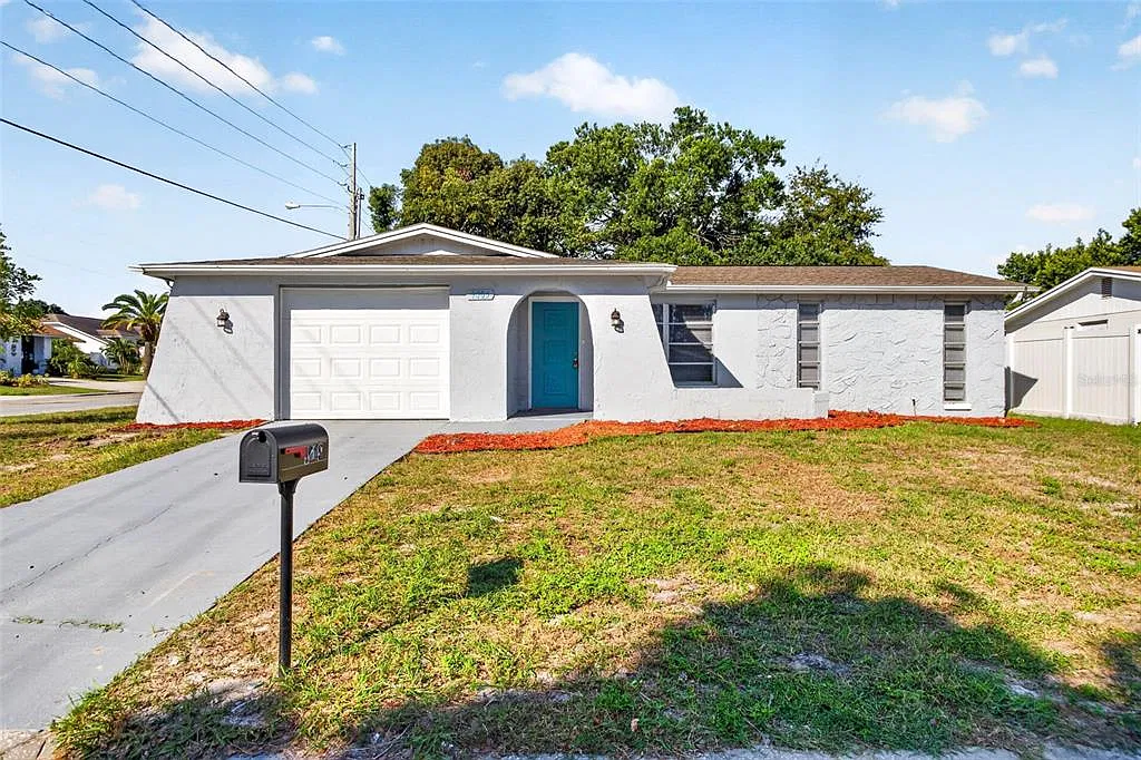 3 bed, 2.0 bath, 986 sqft, $1,695 — Photo 1