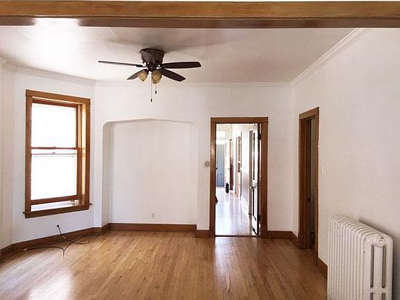 4th image of 1543 W School St #1