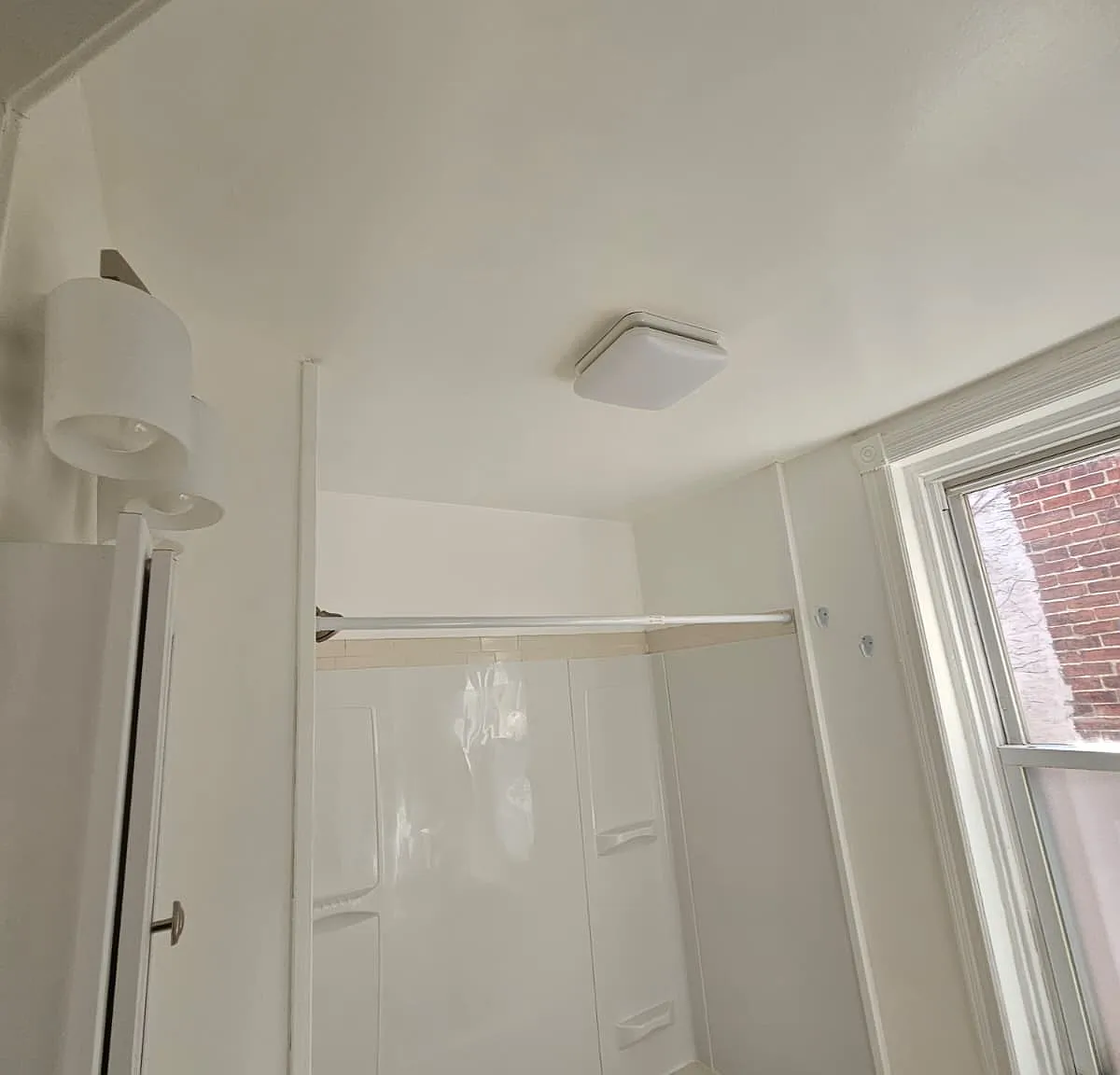 3 bed, 1040 sqft, $1,900 — Photo 3