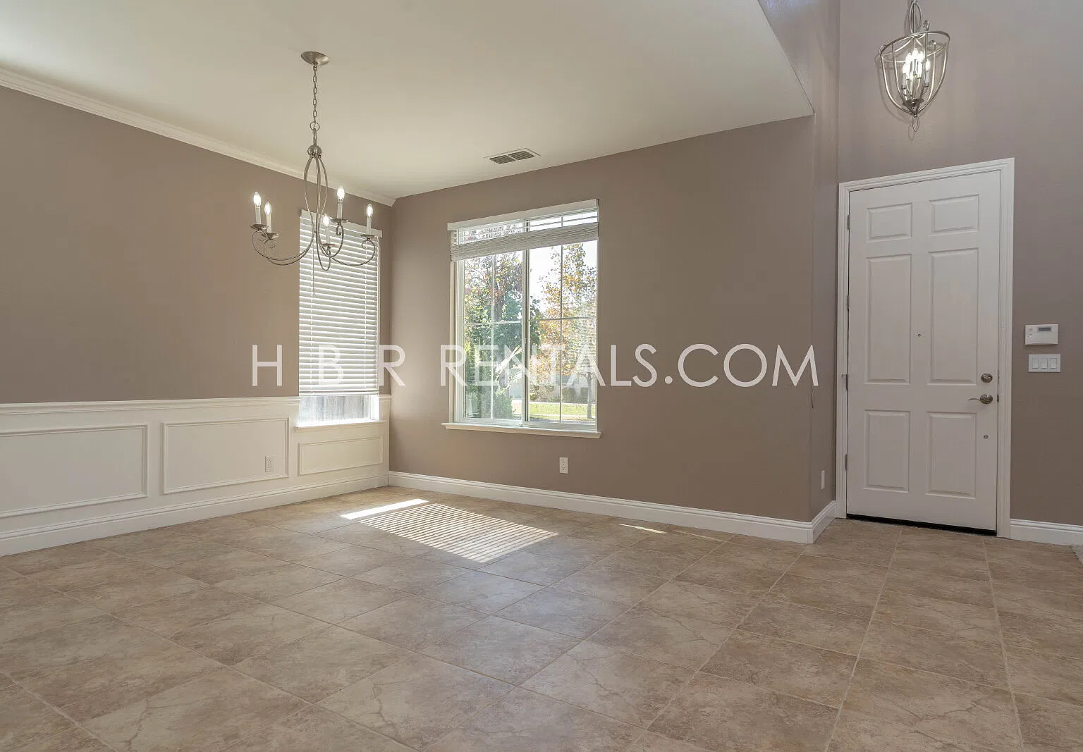 4 bed, 2.5 bath, 2990 sqft, $3,100 — Photo 3