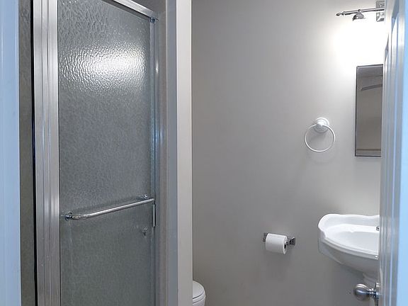 5th image of 728 W Bertrand St #10