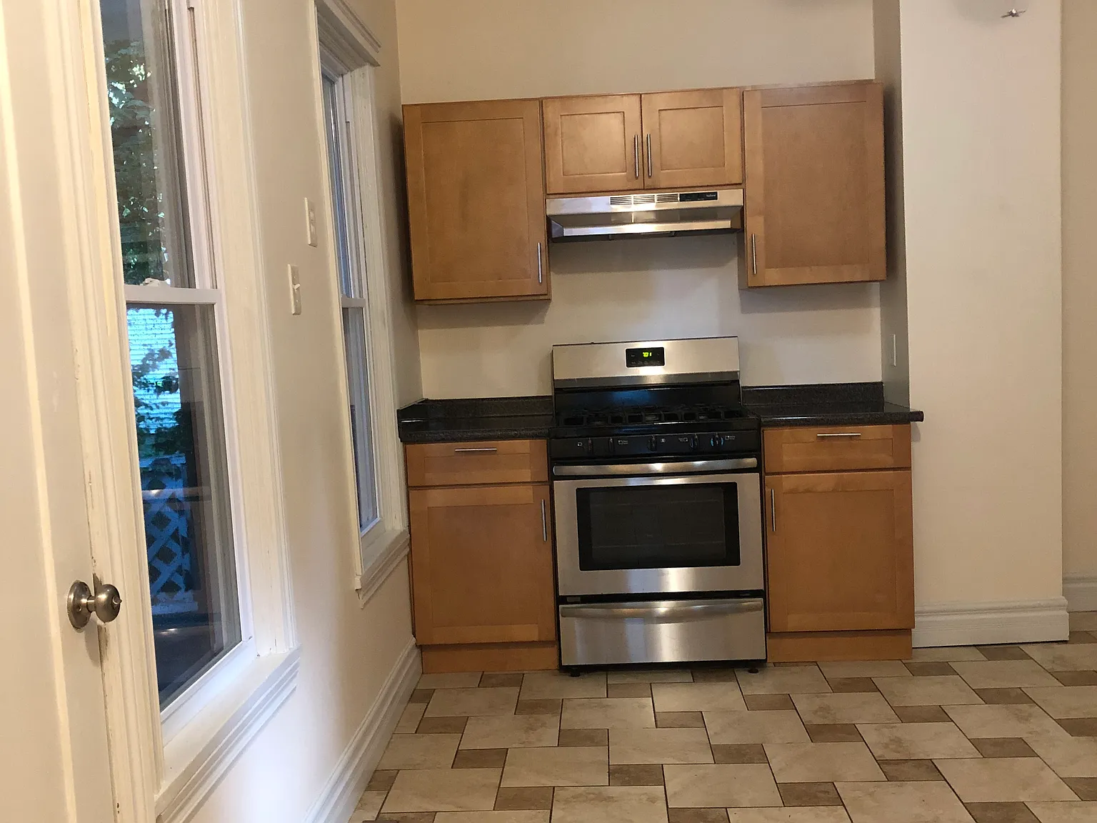 2 bed, 950 sqft, $1,225 — Photo 3