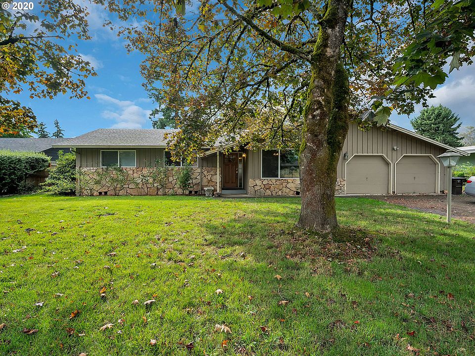 1st image of 1316 NE Oleander Ln