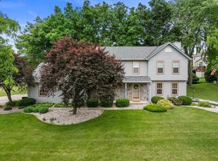 645 Two Rivers Dr, Mukwonago, WI 53149