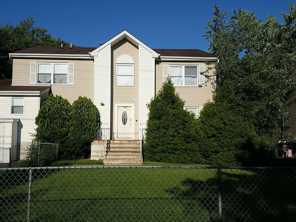 1st image of 825 E End Ave