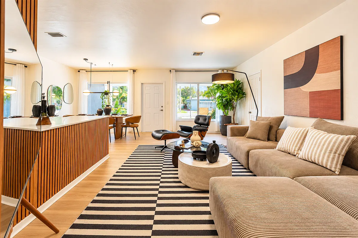 3 bed, 2.0 bath, 1156 sqft, $3,900 — Photo 1