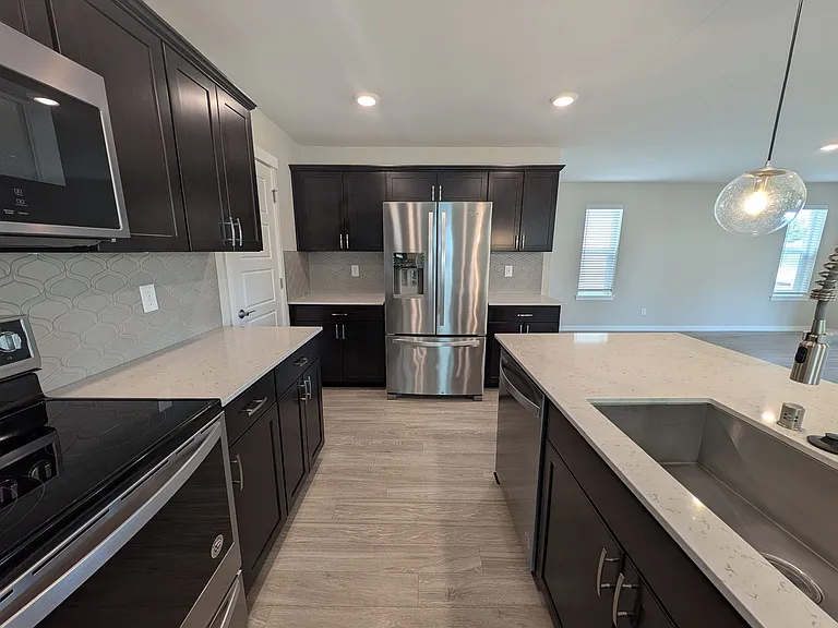 938 Burwood St SE — Photo 12