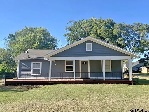 205 Mills St, Arp, TX 75750