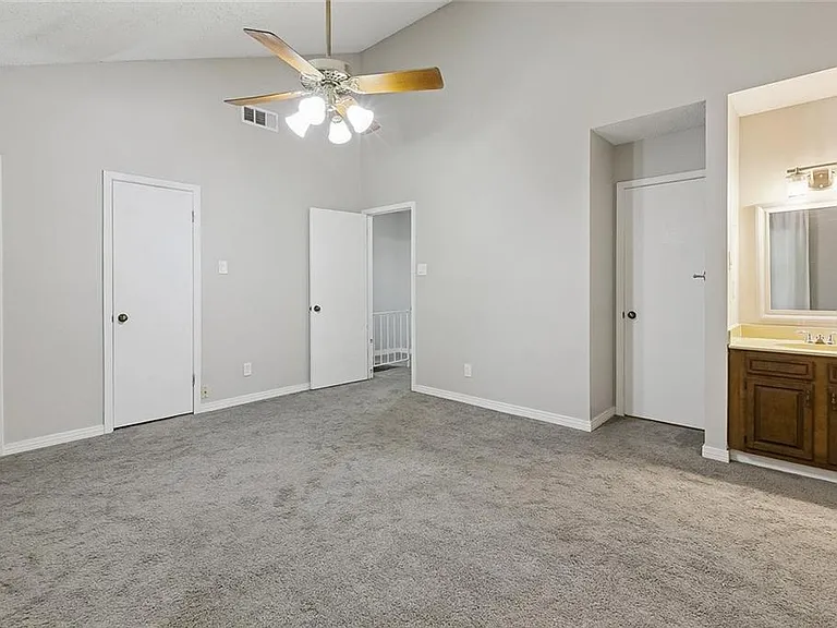1128 Saint Maria St — Photo 10