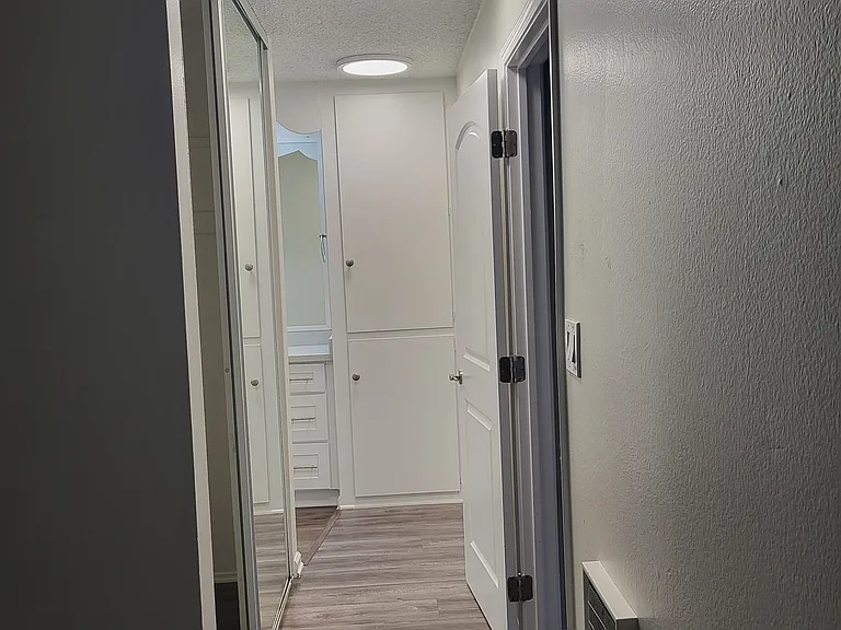 Chateau Gardens Apartments — Photo 17