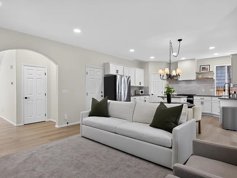 659 Vashon Pl NE — Photo 4