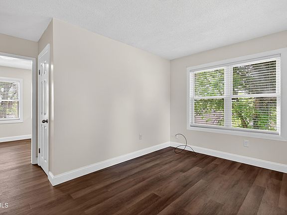 4th image of 509 Rogan St