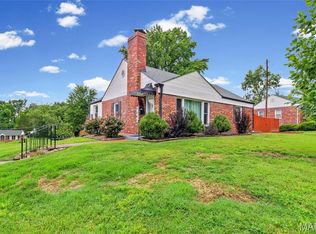 7045 Deerpath Dr, Saint Louis, MO 63123