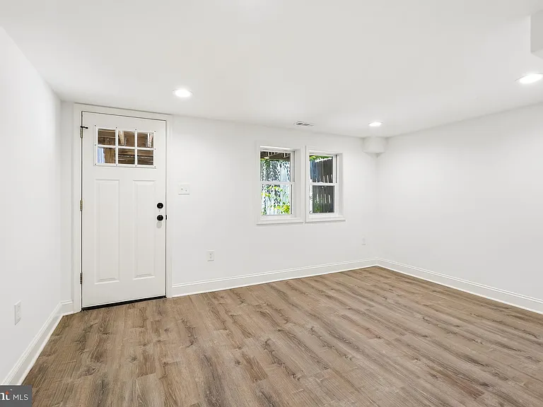 1529 Isherwood St NE — Photo 25