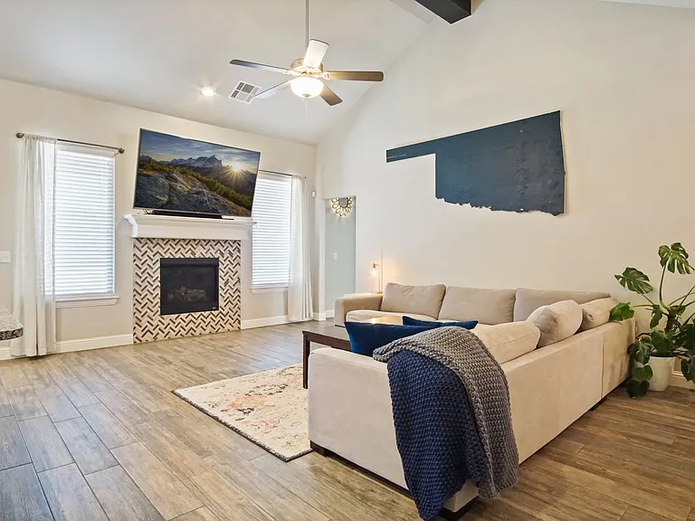 10004 Glover River Dr — Photo 3