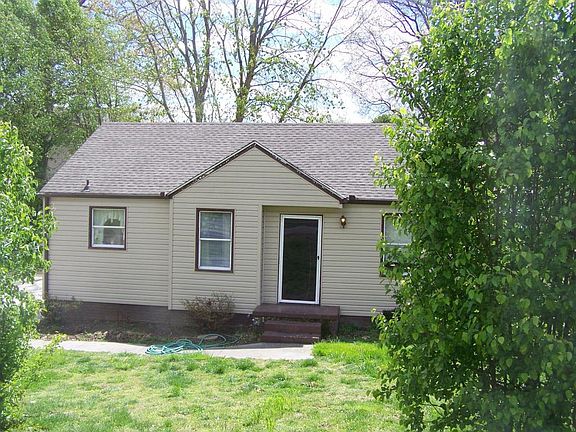 2nd image of 202 N Laurel Cir