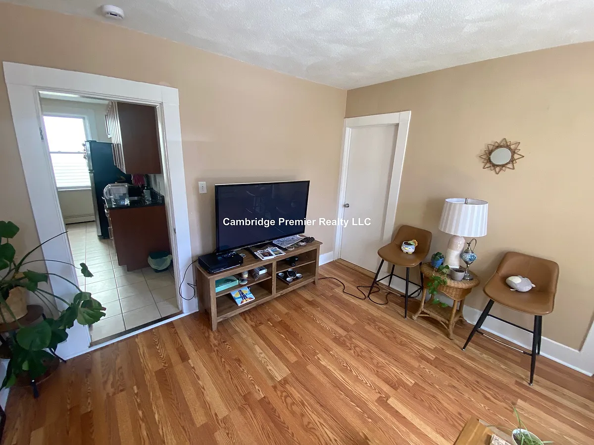 Building Photo - 273 Cardinal Medeiros Ave #1