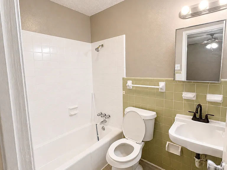 Highlander Apartments — Photo 20