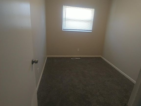 4th image of 923 Eaton Ave APT D