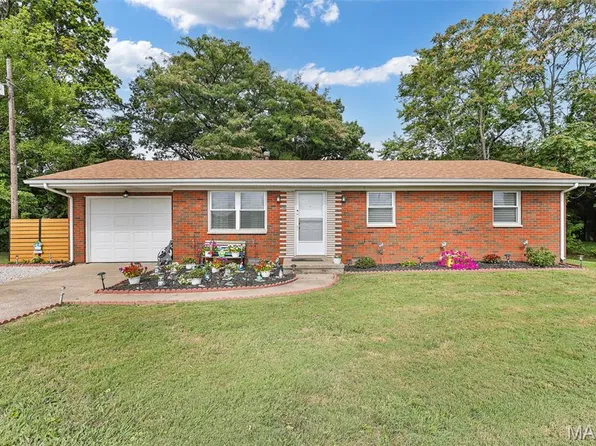 102 Toni Ct, Collinsville, IL 62234
