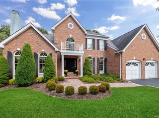 21 Carlton Dr, Mount Kisco, NY 10549