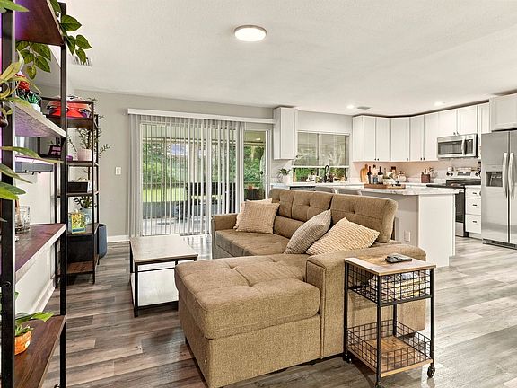 5th image of 7 Carr Ln