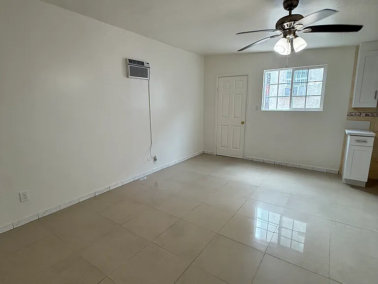 734 S Woods Ave — Photo 4