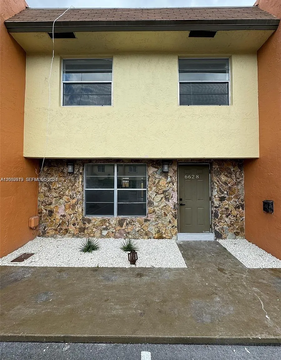 3 bed, 2.5 bath, 1400 sqft, $2,900 — Photo 1