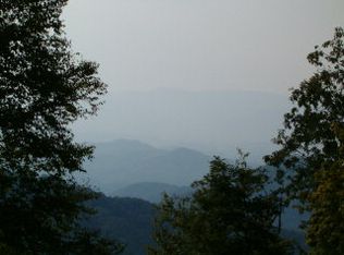 54 E Cullisia Rd #B, Bryson City, NC 28713