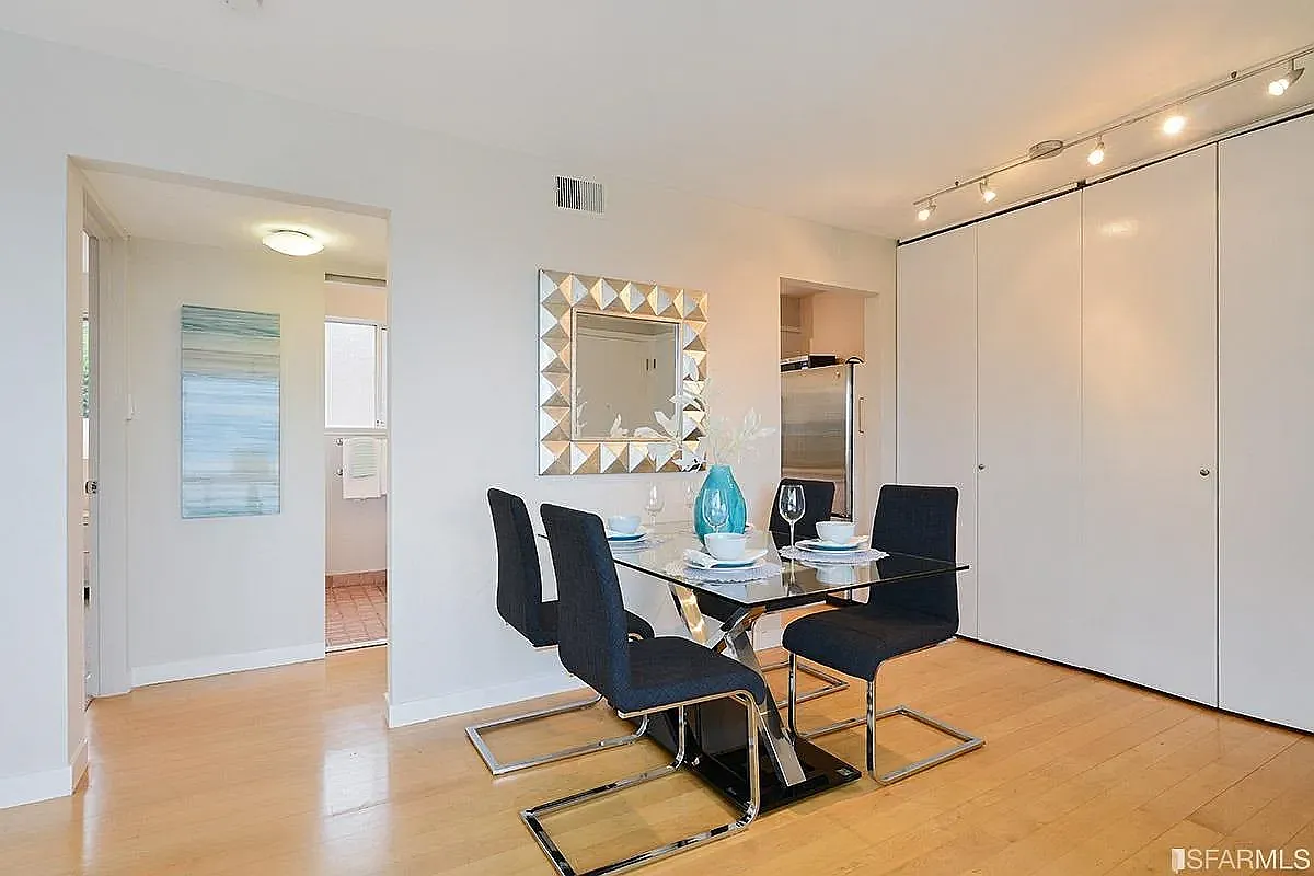 Stunning View 1 BR Condo — Photo 4