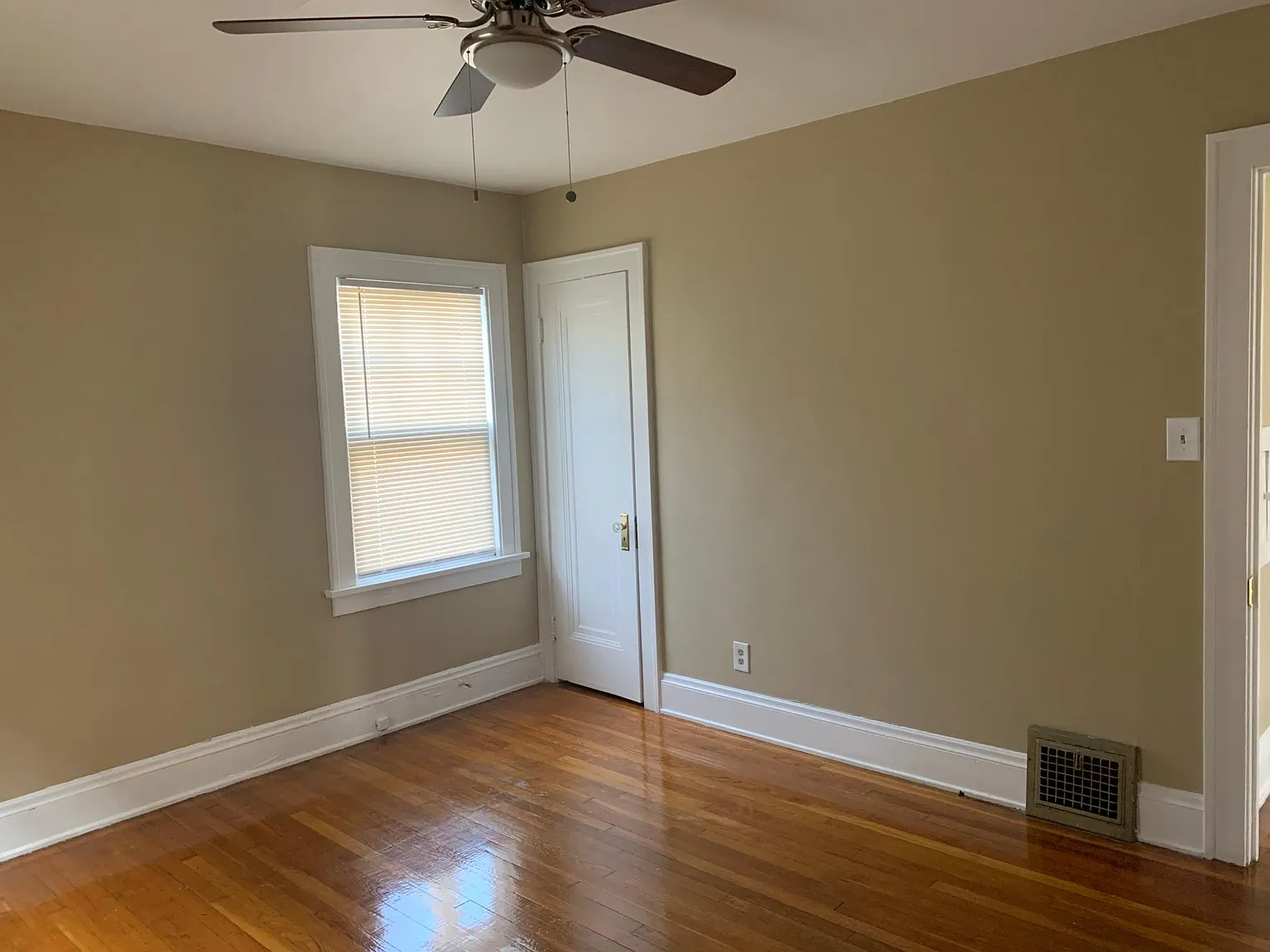 2 bed, 1200 sqft, $1,200 — Photo 3