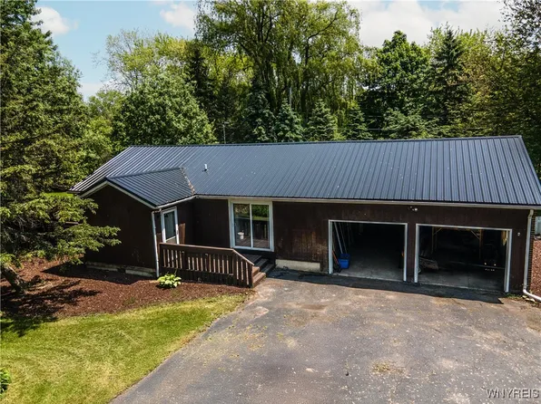 1763 Lake Rd, Youngstown, NY 14174