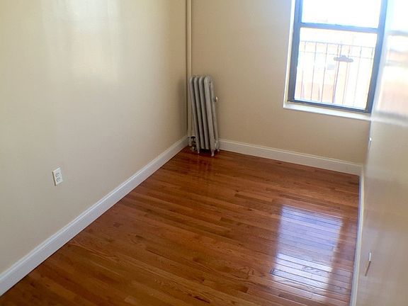 4th image of 3124 42nd St