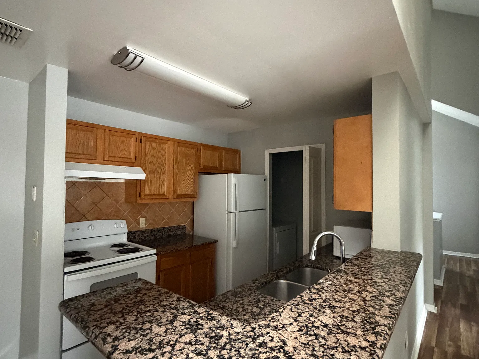 2 bed, 1422 sqft, $1,700 — Photo 4