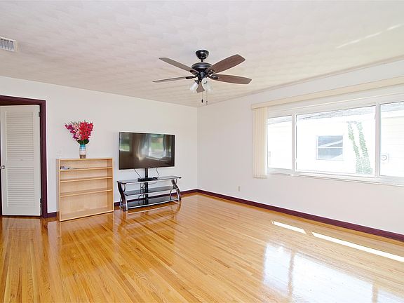 5th image of 1561 Townsend Blvd