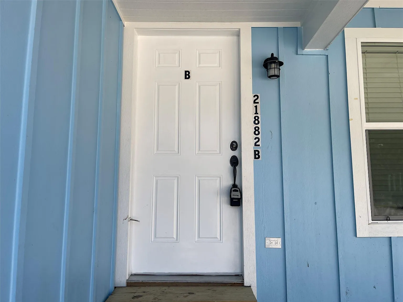 2 bed, 1.0 bath, 1229 sqft, $1,200 — Photo 2