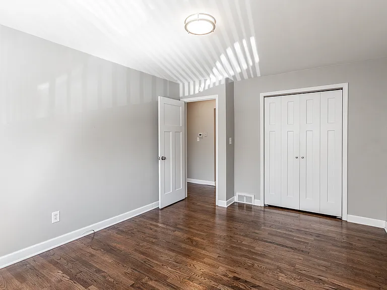 1909 Gardenia Ave #7 — Photo 8