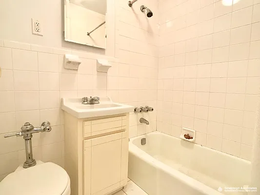 Rented by Sovereign Associates | media 9