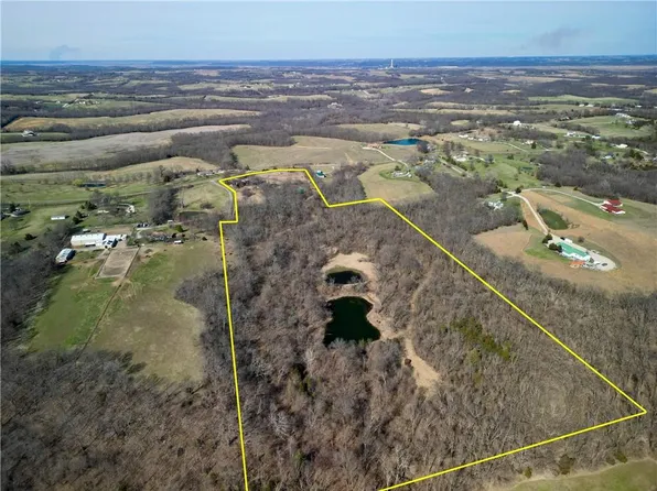 19209 Santa Fe Trl, Leavenworth, KS 66048