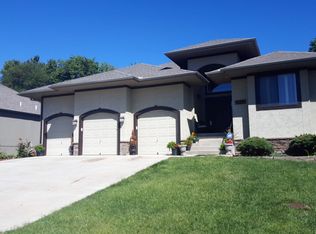 216 SE Hackamore Dr, Lees Summit, MO 64082