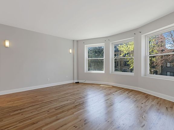 3rd image of 5953 N Winthrop Ave APT 1W